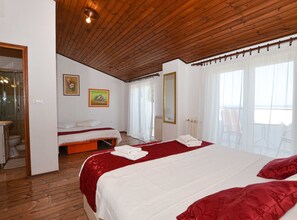 Apartment (Two Bedroom Apartment with Balcony) | 4 Schlafzimmer, kostenloses WLAN