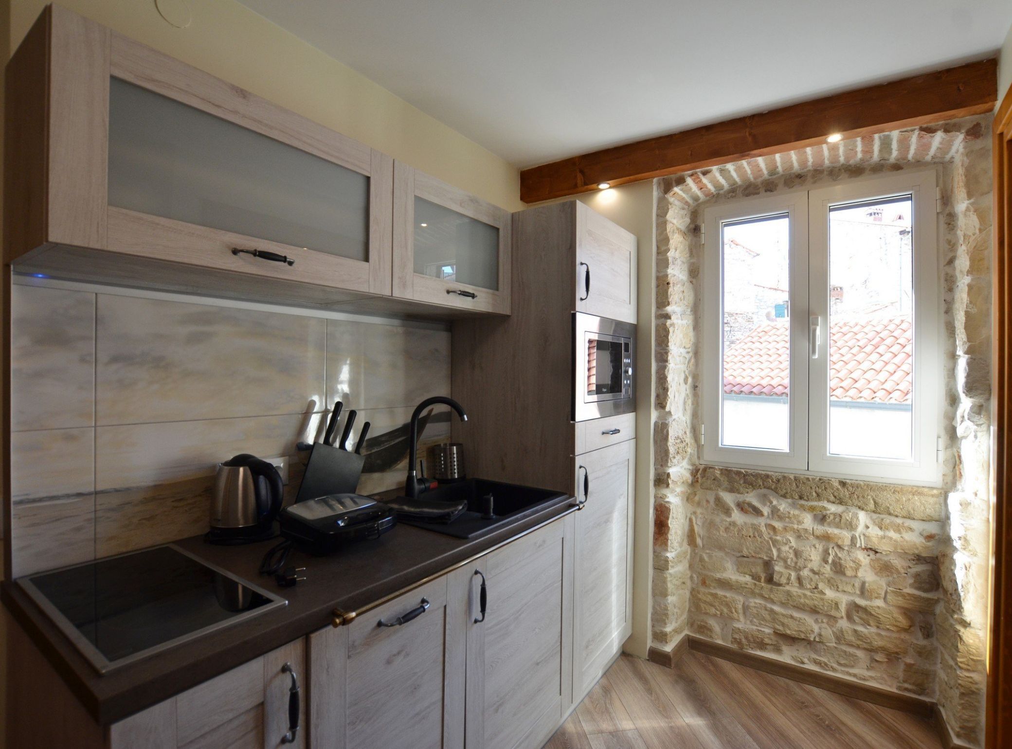 Apartment (Classic One Bedroom Apartment) | Private kitchen | Fridge