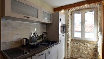 Apartment (Classic One Bedroom Apartment) | Private kitchen | Fridge