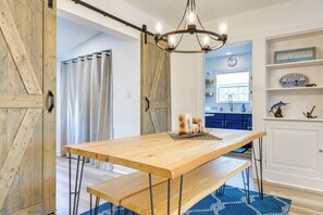 Dining - Peaceful Canyon Lake Retreat at Casa del Lago! (Canyon Lake)