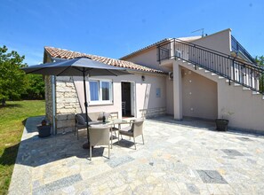 Estudio (Studio Apartment with Terrace) | Exterior