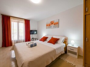 Studio (Studio Apartment with Balcony) | 2 chambres, accès au Wi-Fi (inclus)
