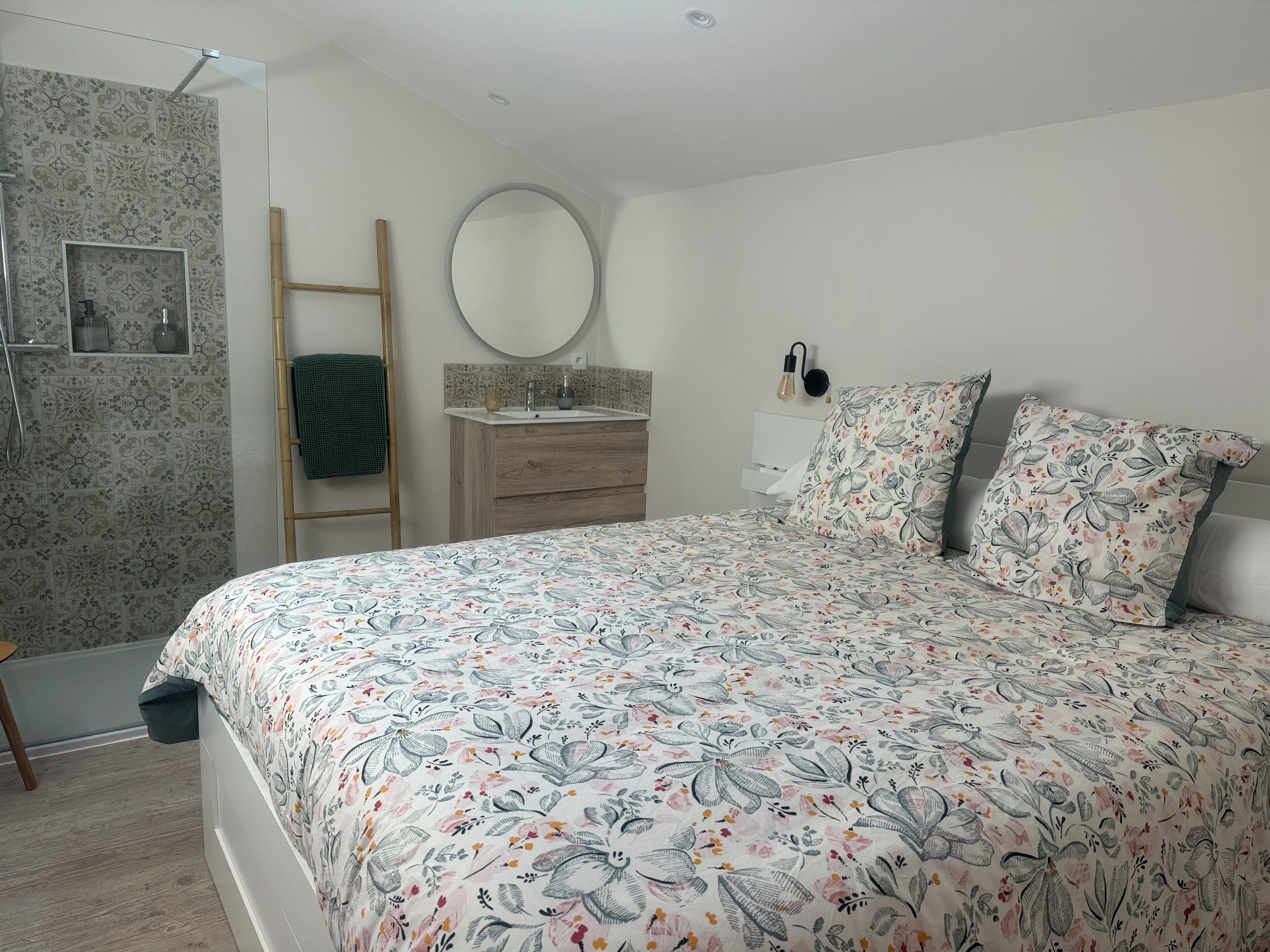 2 soveværelser, skrivebord, strygejern/strygebræt, weekendseng