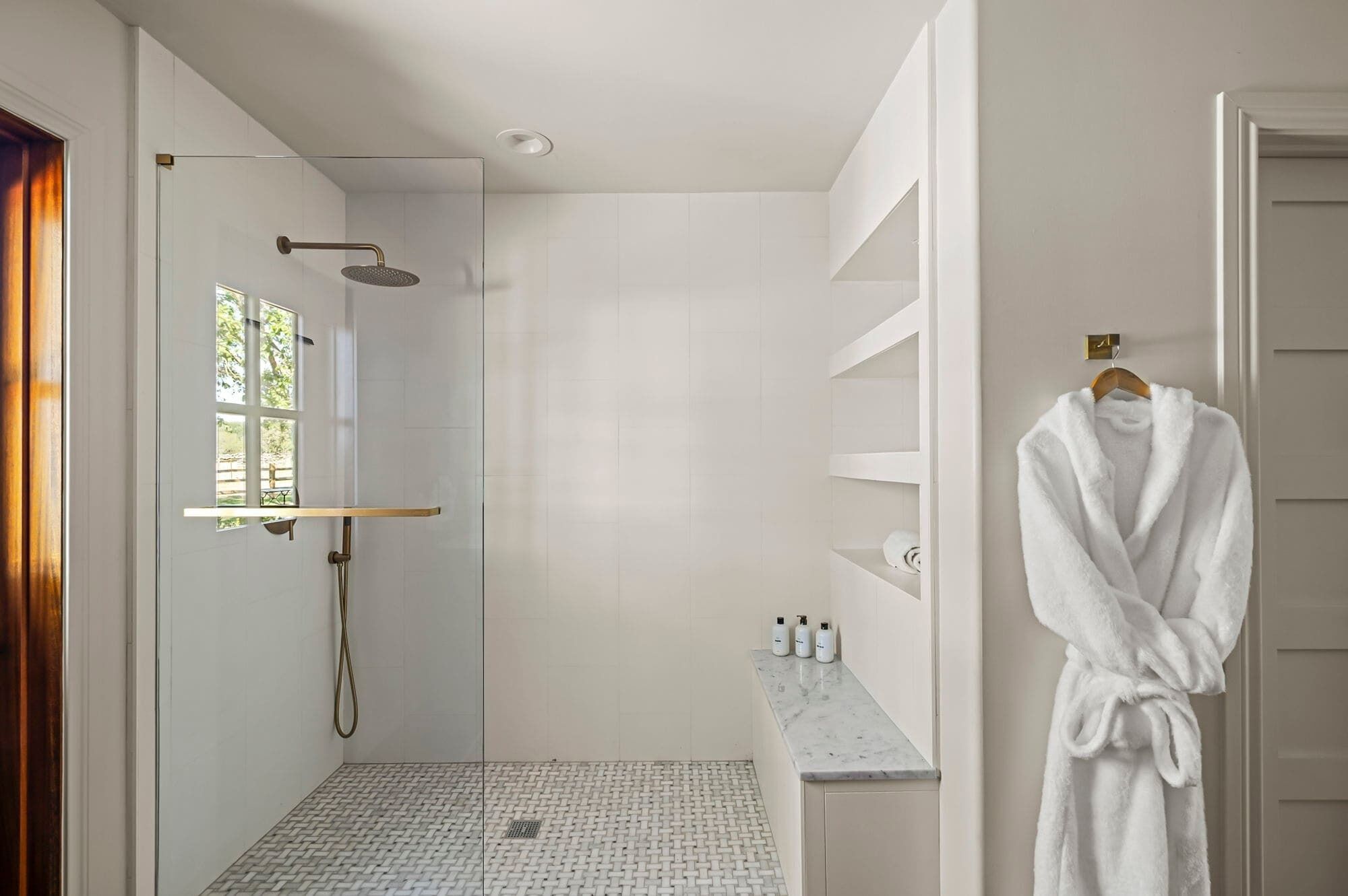 Shower, hair dryer, towels, shampoo