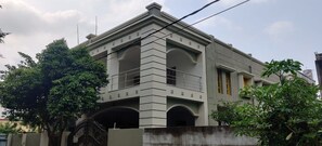 Fachada da propriedade