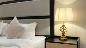 Egyptian cotton sheets, premium bedding, memory foam beds - Taj Al Hamra (Riyadh)