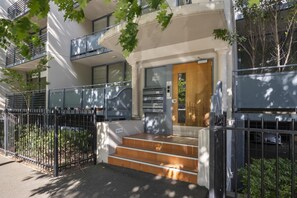 Exterior detail - Central 2-Bed Pad with Tennis Court, Pool & Gym (Southbank)