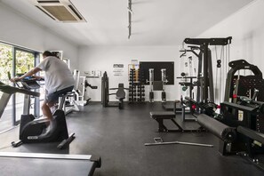 Fitness facility - Central 2-Bed Pad with Tennis Court, Pool & Gym (Southbank)