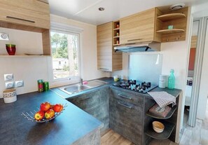 Fridge, microwave, oven, stovetop - Camping - Funpass inclus - Parc aquatique - eeaif0 (Saint-Jean-de-Monts)