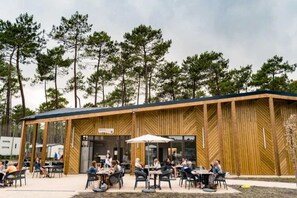 Outdoor dining - Camping - Funpass inclus - Parc aquatique - eeb0ai (Saint-Julien-en-Born)