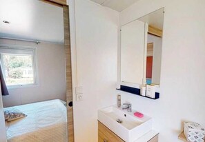 Towels - ZEcamping 4* familial parc aquatique 100m plage mobil-home clim 36m2 (Canet-en-Roussillon)