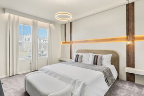 10 slaapkamers, een strijkplank/strijkijzer, reisbedje, wifi