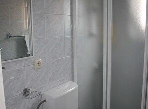 Apartment (Standard Four Bedroom Apartment with ) | Bathroom | Towels