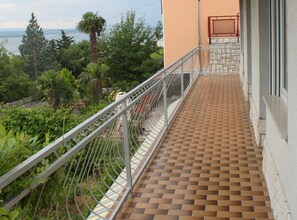 Apartment (Classic Four Bedroom Apartment with S) | Balcony