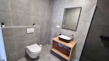 Villa (Sunset Garden Villa in Kanfanar) | Bathroom | Shower, towels