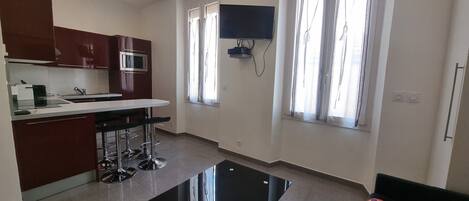 Fridge, microwave, dishwasher, coffee/tea maker