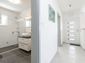 Bathroom - Modern Villa Near the Sea (Blato)