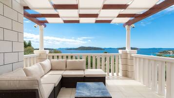 Villa (Modern Villa with Pool) | Terraza o patio