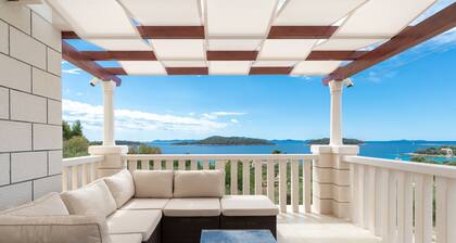 Modern Villa Near the Sea