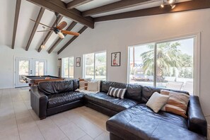 TV, fireplace, offices