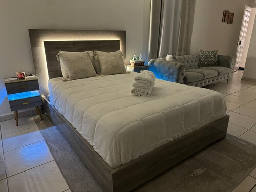 Charming studio in fabulous Hialeah with AC, WiFi