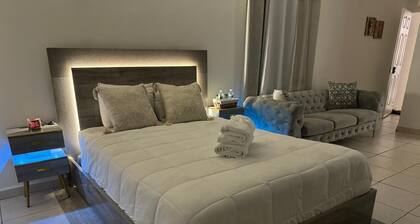 Charming studio in fabulous Hialeah with AC, WiFi