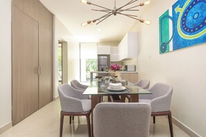 Dining - Luxury 2BR with Balcony, Direct Access to 5th Ave (Playa del Carmen)