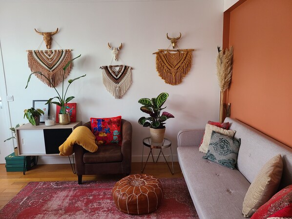 Living area - Quiet, cosy apartment 2 minutes from the metro, near the Ourcq canal and the Philharmonie. (Pantin)
