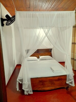 3 bedrooms, desk, iron/ironing board, free WiFi - Senarath Villa (Mirissa)