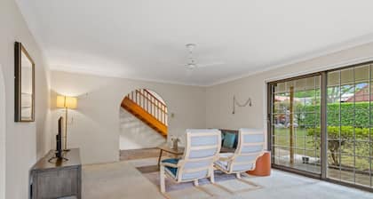 Peaceful 4BR at Sunnybank CBD w/2Parking/Yard/Mall