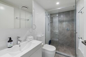 Hair dryer - 2BD Apt in central Brisbane (South Brisbane)