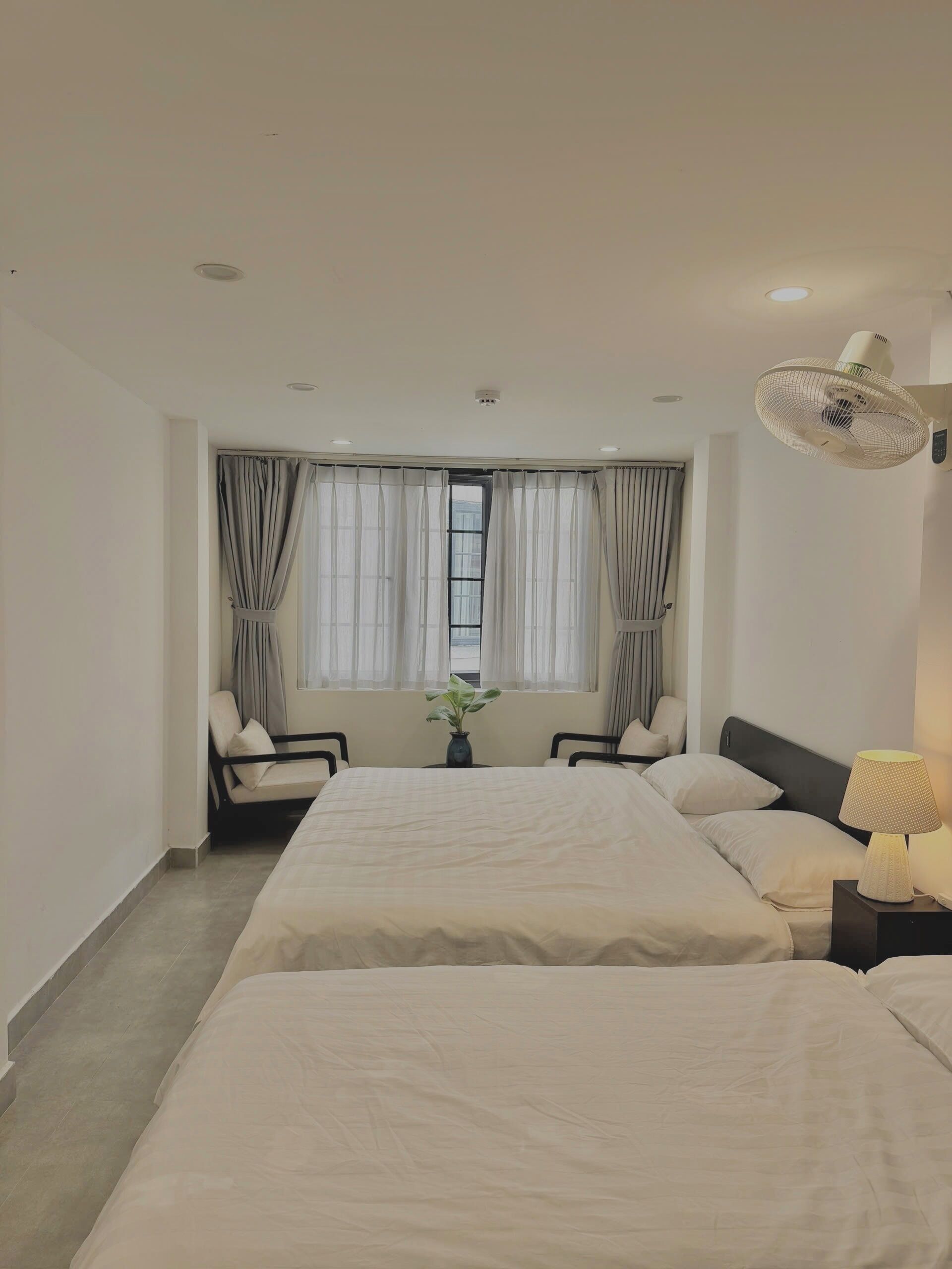 Deluxe Quadruple Room, City View | Restaurant