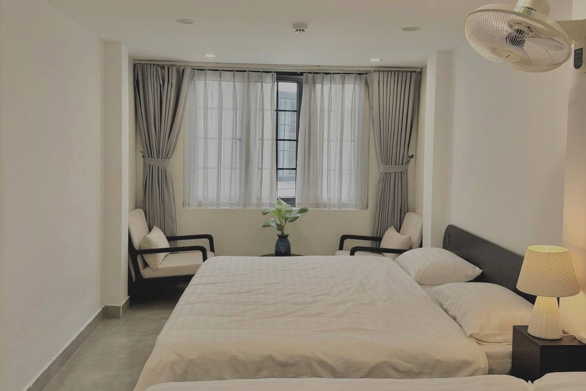 Deluxe Quadruple Room, City View | Restaurant