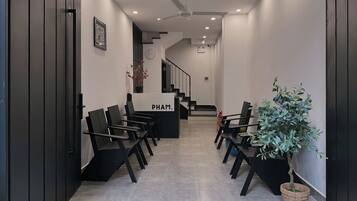 Deluxe Quadruple Room, City View | 1 bilik tidur, Wi-fi percuma