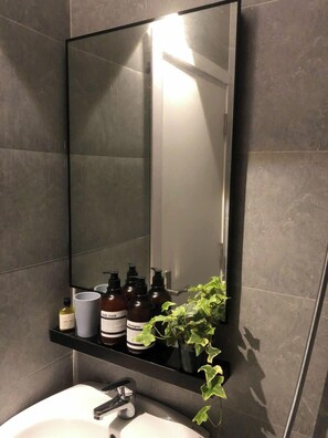 Hair dryer, slippers, towels, soap - PHAM. Homes (Hai Phong)