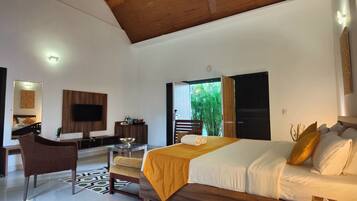 Superior Double Room, Balcony, Courtyard View | Egyptian cotton sheets, premium bedding, minibar, in-room safe