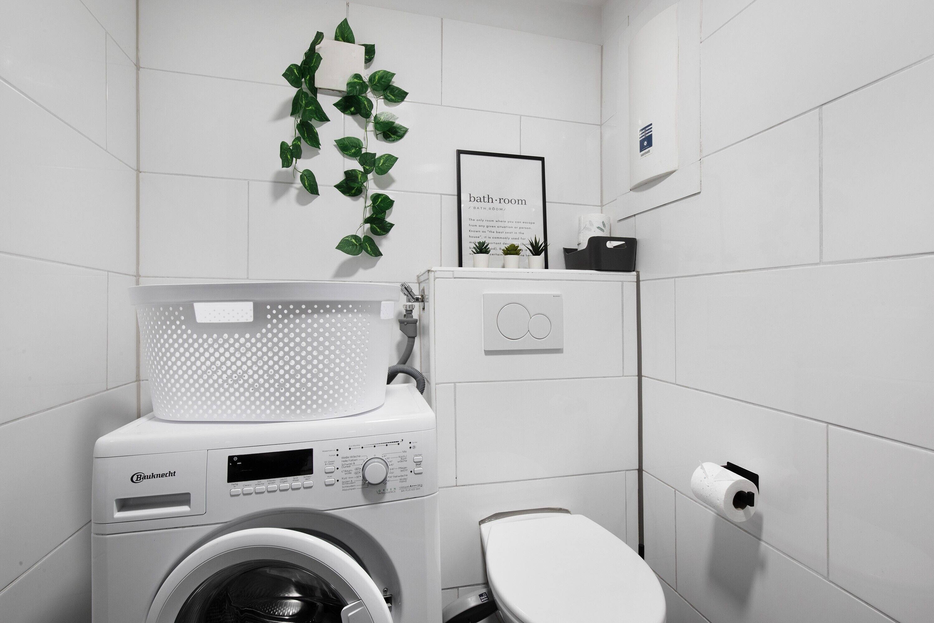 Dusche, kostenlose Toilettenartikel, Handtücher