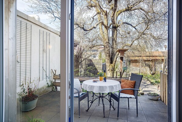 Outdoor dining - Apartment 'Gartenglück' with Private Terrace (Bad Waldsee)