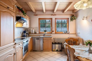 Fridge, oven, stovetop, dishwasher