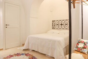 Iron/ironing board, travel crib, free WiFi
