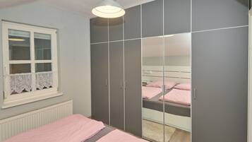 2 bedrooms, free WiFi, bed sheets