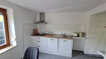 KĂŒhlschrank, Ofen, Herdplatte, GeschirrspĂŒler