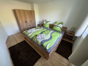 2 chambres, fer et planche à repasser, Wi-Fi gratuit, draps fournis