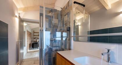 Confortable appartement pour 4 personnes avec WIFI, climatisation, TV et terrasse