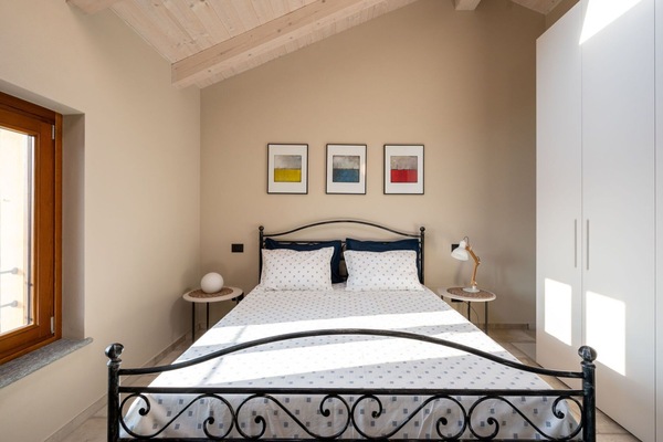 Möbel, Gebäude, Fenster, Komfort, Holz, Bettrahmen, Interior Design, Kissen, Fussboden, Flooring