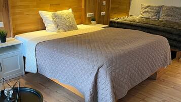 Iron/ironing board, free WiFi, bed sheets