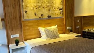 Iron/ironing board, free WiFi, bed sheets