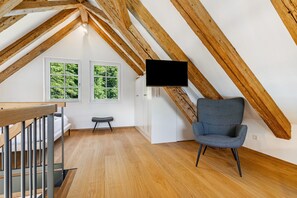 1 bedroom, desk, free WiFi, bed sheets - Holiday Home 'Die Alte Mühle Am Hanselishof' with Mountain View, Private Terrace and Wi-Fi (Schenkenzell)