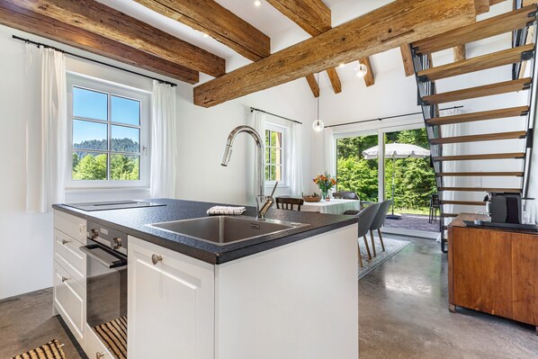 Geladeira, fogão, cooktop, lava-louças