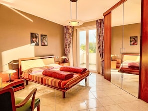 3 bedrooms, travel crib, free WiFi